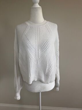 Express Classic White Textured Knit Sweater - Women's Crewneck size XS